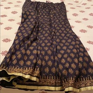 Moving, Send Offers. Women S/M ,block painted gold
